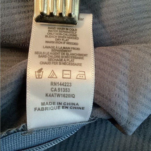 Bishop +Young  pebbled satin twice karlie gray blouse‎ size M - Picture 10 of 10